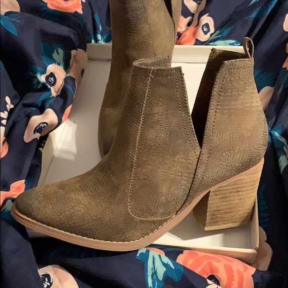 Not Rated Booties Size 10 - Picture 3 of 6